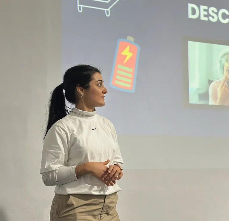 Gianina Focarazzo disertando en una jornada de nutrición